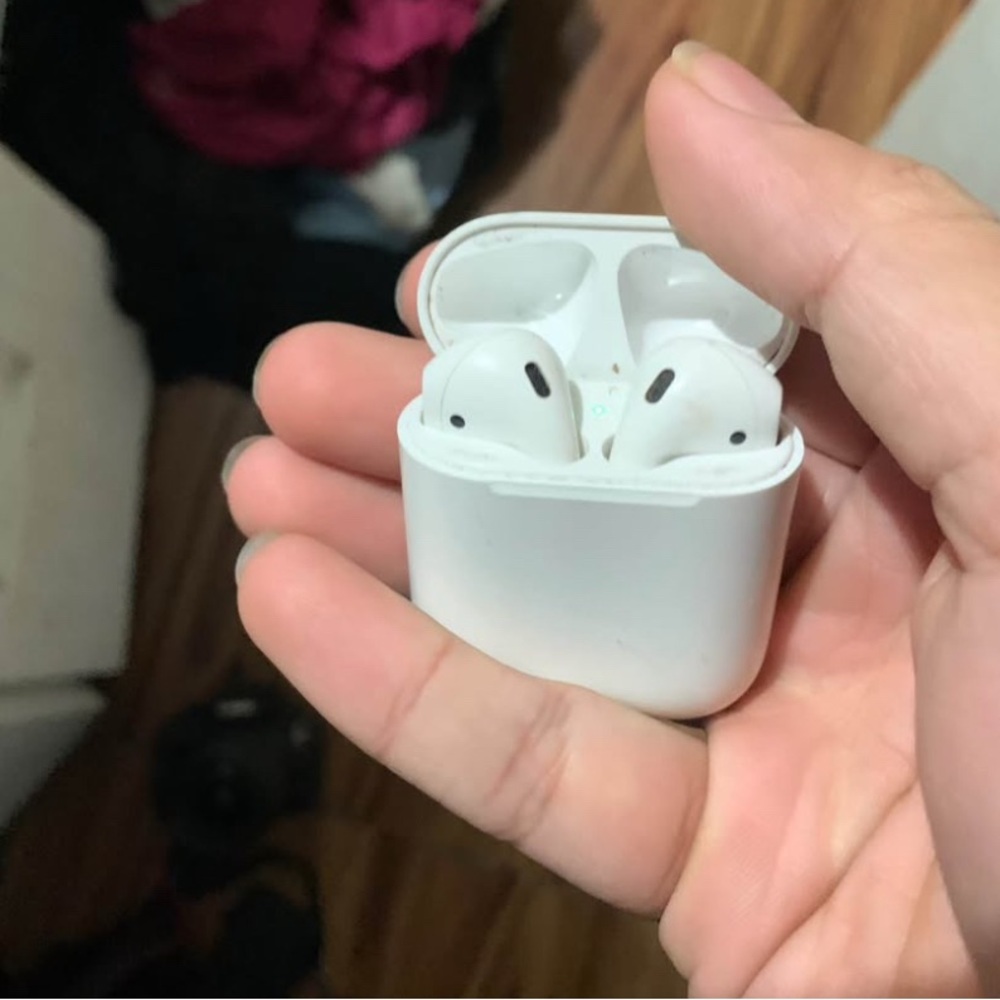 Apple White Earbud Headphones